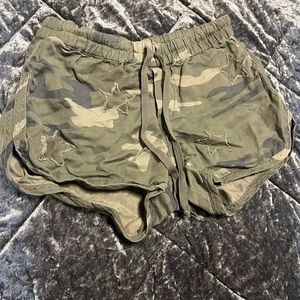 Rails camo short